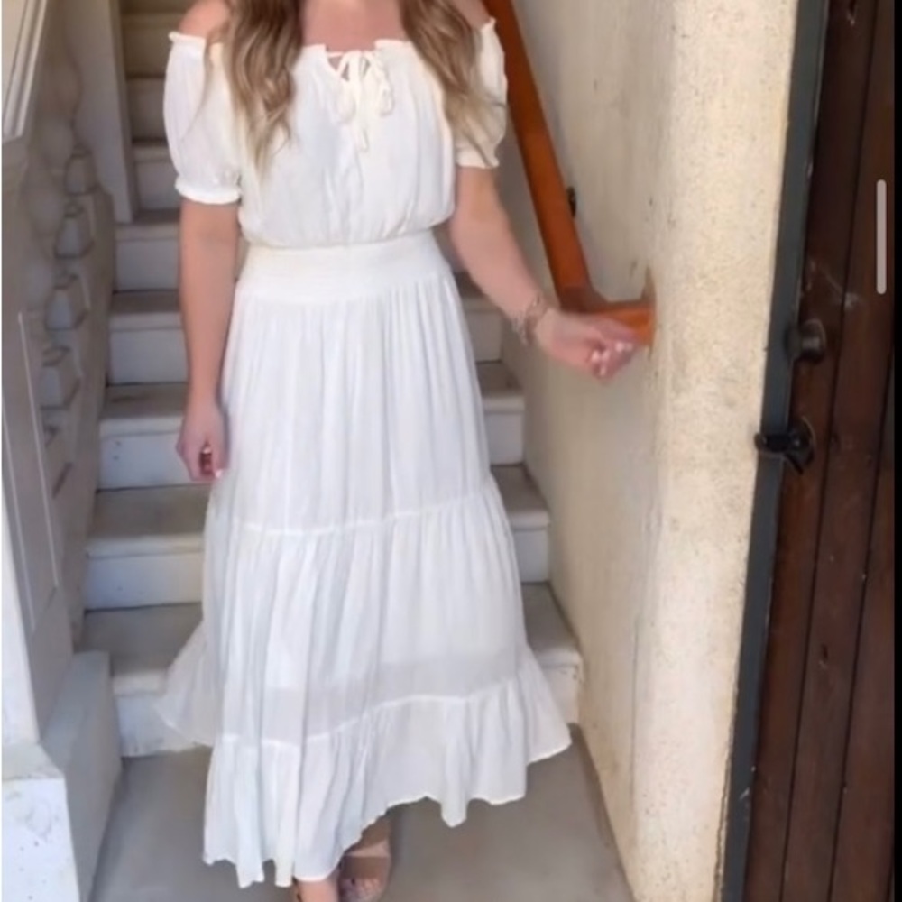 promesa size small cream/off white long dress